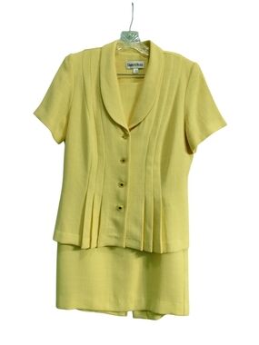 Vintage Danny & Nicole 🍋🍋 Yellow Pleated Short Sleeve Skirt Suit Size 12